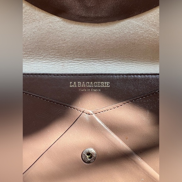 LA BAGAGERIE Light Brown Envelope Leather Clutch - Picture 4 of 5